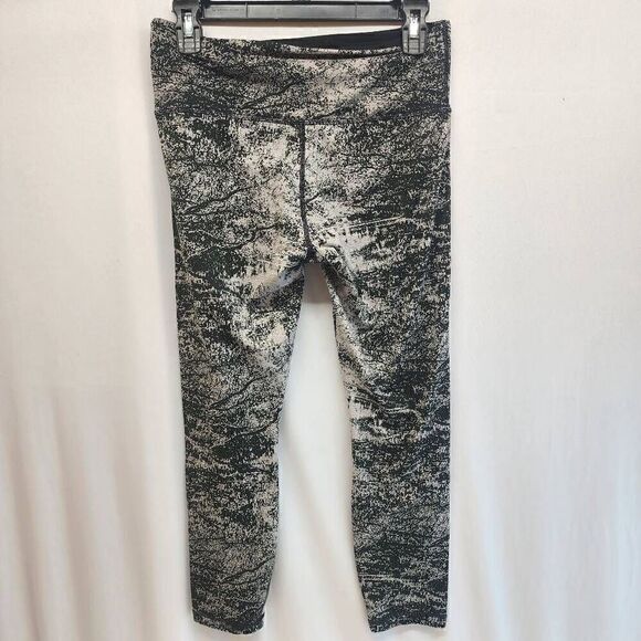 Athleta Elation Glade Size Medium 7/8 Tight Leggings o8 - Picture 2 of 7
